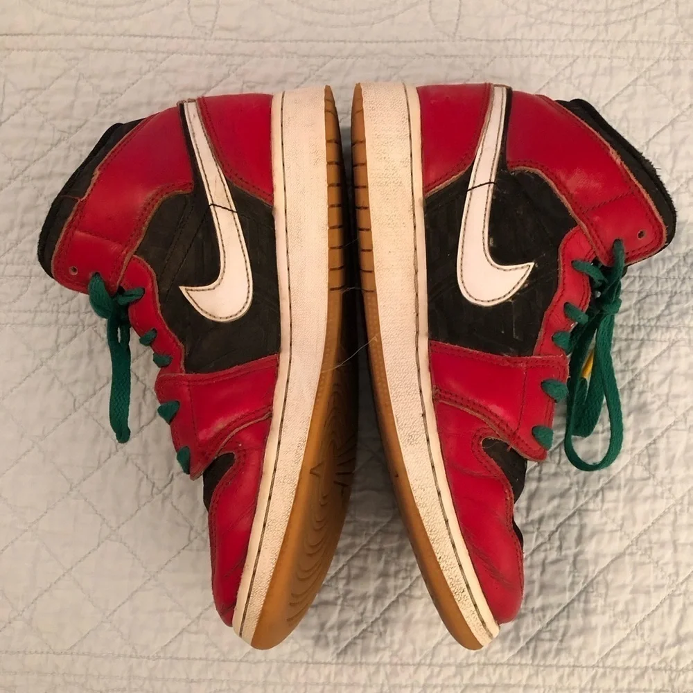 Nike Air Jordan 1 Mid SE Christmas (GS). Youth size 5.5.